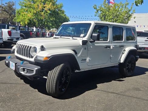 Used 2024 Jeep Wrangler Unlimited Sahara AWD/4WD image 8