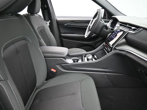 New 2026 Jeep Grand Cherokee L Laredo image 18