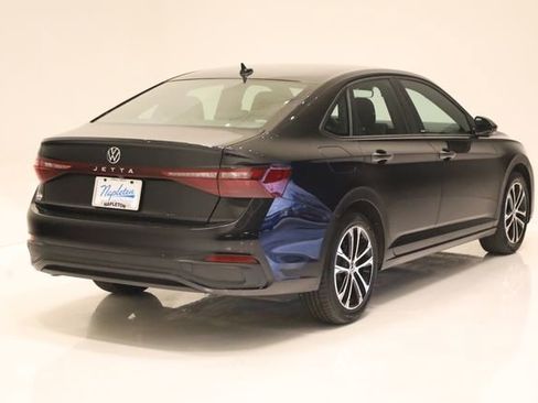 Used 2025 Volkswagen Jetta Sport FWD image 4