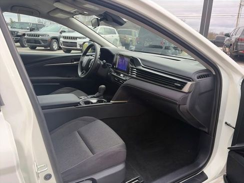 Used 2025 Toyota Camry LE image 34