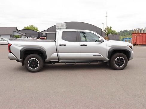 Used 2024 Toyota Tacoma TRD Off-Road w/ TRD Off Road Upgrade Package AWD/4WD image 4