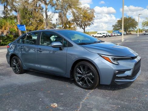 Used 2024 Toyota Corolla SE image 2