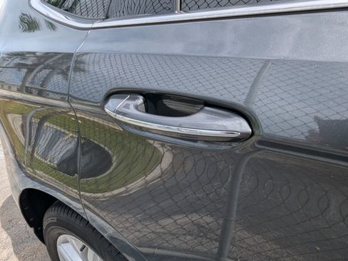 Used 2020 Ford Edge Titanium FWD image 8