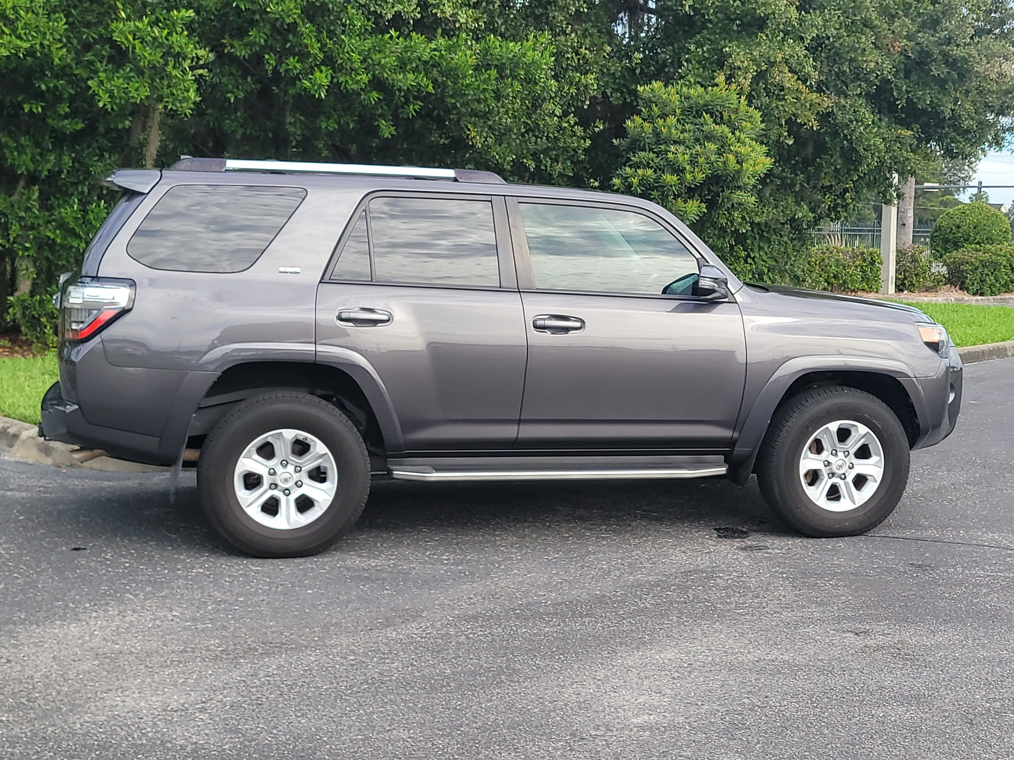 Used 2020 Toyota 4Runner SR5 Premium w/ Moonroof Package AWD/4WD image 8