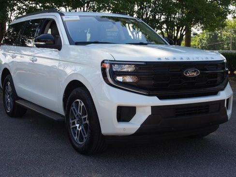 Certified 2025 Ford Expedition Active RWD image 1