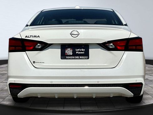 Used 2025 Nissan Altima 2.5 SV FWD image 6