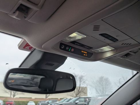 Used 2023 GMC Terrain SLT image 32