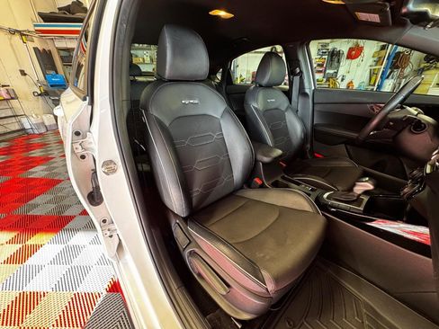 Used 2023 Kia Forte GT-Line w/ GT-Line Technology Package image 9