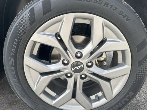 Used 2024 Kia Seltos S image 11