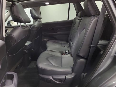 Used 2025 Toyota Grand Highlander AWD image 24
