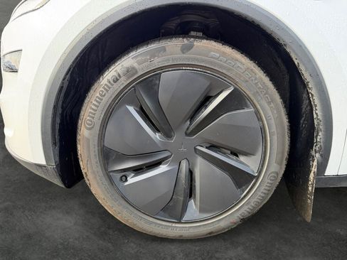 Used 2026 Tesla Model Y AWD image 4