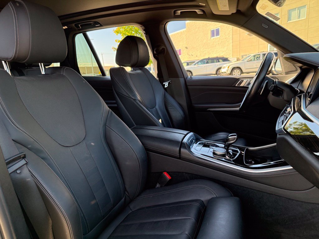 Used 2021 BMW X5 xDrive40i w/ M Sport Package AWD/4WD image 13