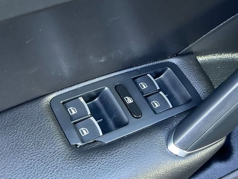 Used 2016 Volkswagen Passat 1.8T SE w/ Lighting Package (P06) image 14