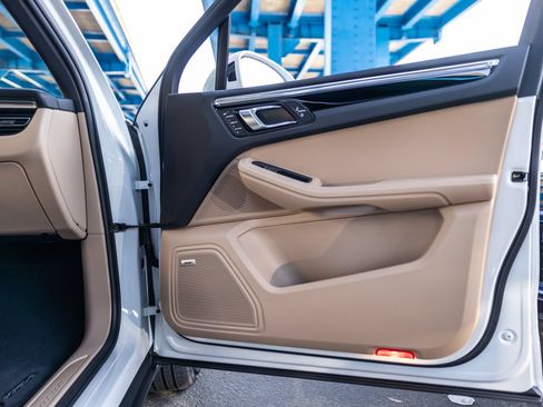 Certified 2026 Porsche Macan AWD/4WD image 29