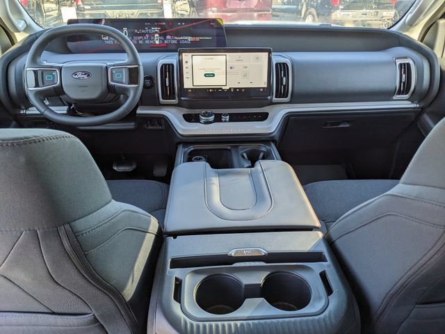 Used 2025 Ford Expedition Active RWD image 14