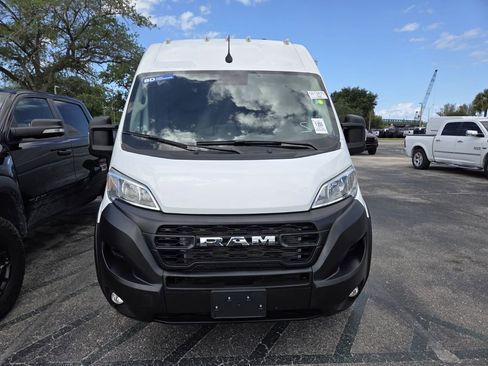 Used 2024 RAM ProMaster 2500 w/ Convenience Group FWD image 2