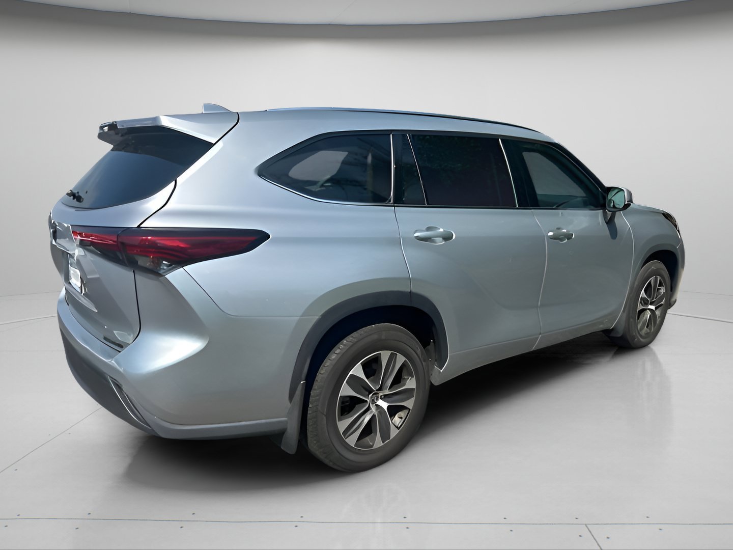 Used 2021 Toyota Highlander XLE AWD/4WD image 6