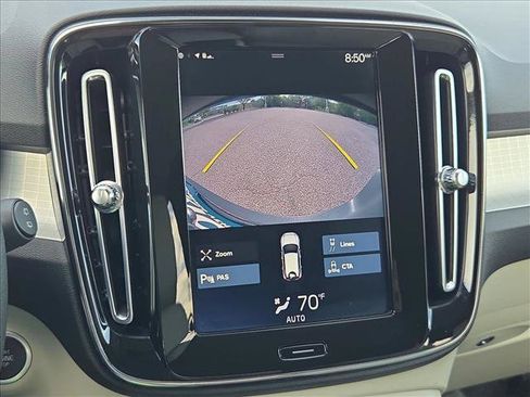 Used 2021 Volvo XC40 T4 Momentum FWD image 19