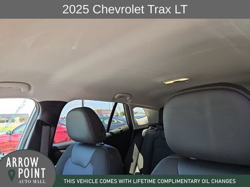 Used 2025 Chevrolet Trax LT w/ LT Convenience Package FWD image 22
