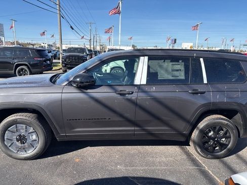 New 2025 Jeep Grand Cherokee L Altitude image 3