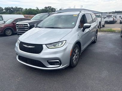 Used 2023 Chrysler Pacifica Pinnacle