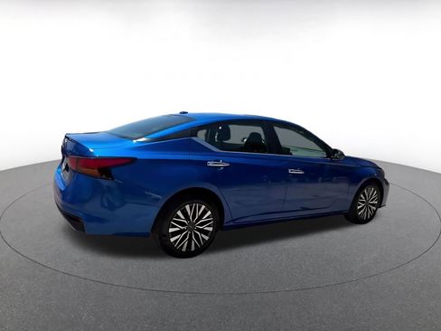 Used 2025 Nissan Altima 2.5 SV image 15