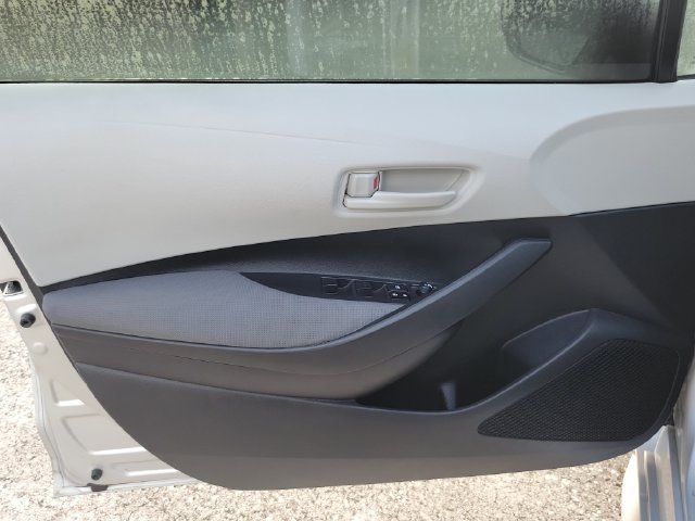 Used 2025 Toyota Corolla LE FWD image 11