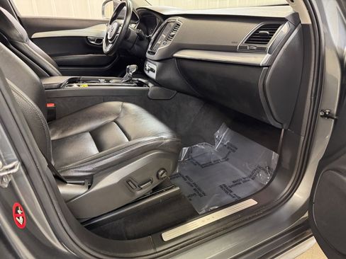 Used 2018 Volvo XC90 T5 Momentum w/ Convenience Package image 30