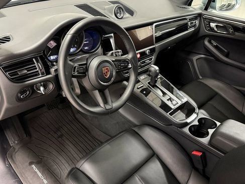 Certified 2026 Porsche Macan image 4