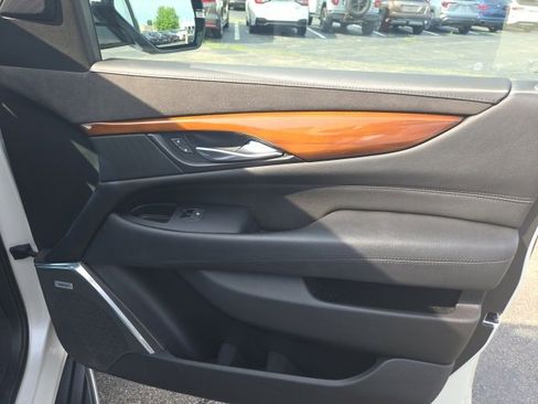 Used 2018 Cadillac Escalade Luxury image 22
