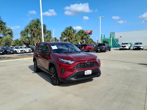 Used 2023 Toyota RAV4 LE FWD image 7