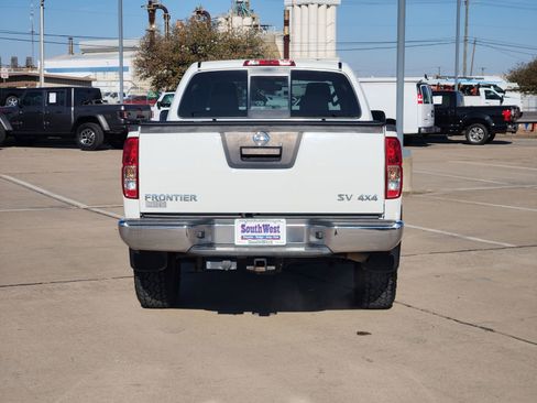 Used 2019 Nissan Frontier SV image 8