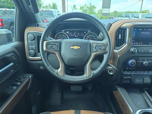Used 2023 Chevrolet Silverado 2500 High Country w/ Z71 Off-Road Package AWD/4WD image 17