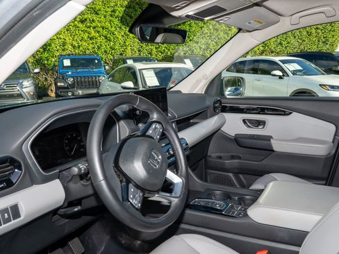 Used 2023 Honda Pilot EX-L image 16