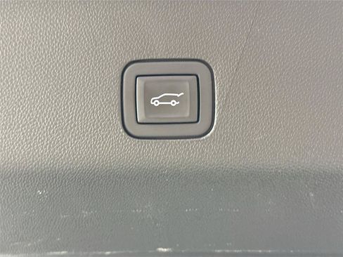 Used 2024 Chevrolet Tahoe Z71 w/ Luxury Package AWD/4WD image 38