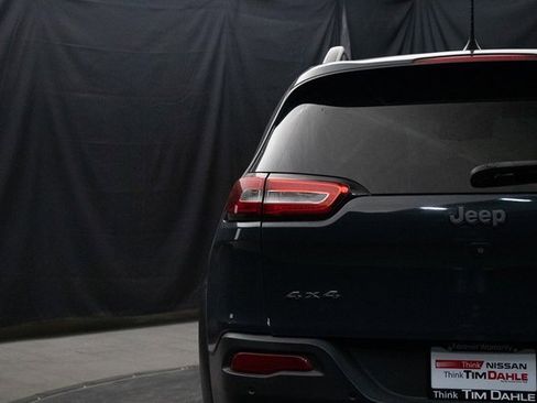 Used 2016 Jeep Cherokee Trailhawk w/ Comfort/Convenience Group image 12