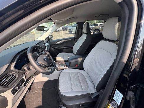 Used 2023 Ford Escape Active w/ Tech Pack #2 AWD/4WD image 11