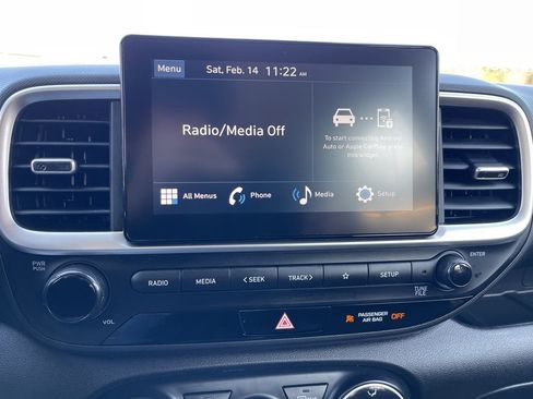 Certified 2025 Hyundai Venue SE image 10