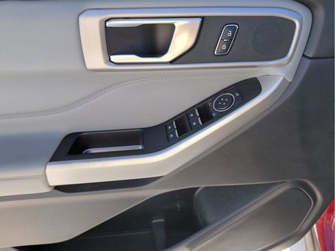 Used 2022 Ford Explorer XLT w/ Equipment Group 202A image 26