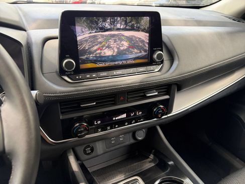 Used 2025 Nissan Rogue SV FWD image 17