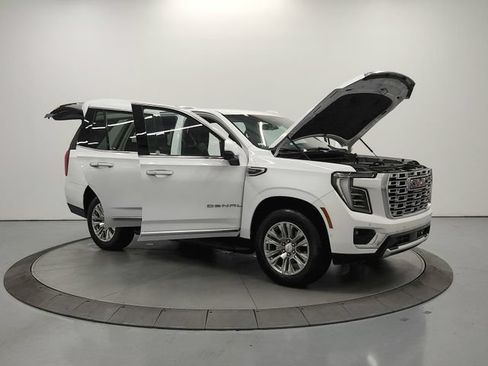 Used 2025 GMC Yukon Denali RWD image 10