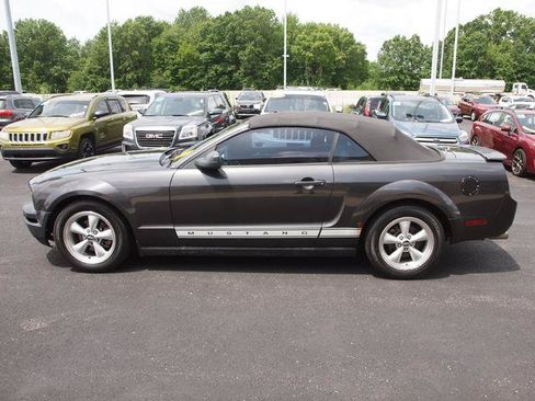Used 2007 Ford Mustang Convertible RWD image 3
