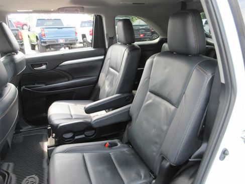 Used 2019 Toyota Highlander XLE AWD/4WD image 20