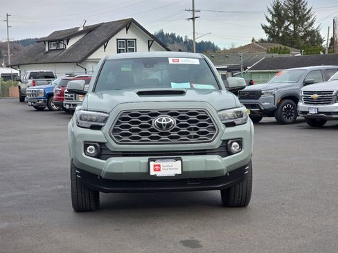 Certified 2022 Toyota Tacoma TRD Sport image 3