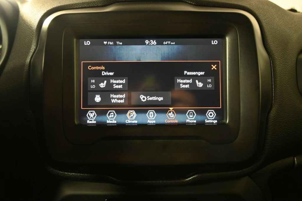 Used 2018 Jeep Renegade Latitude w/ Cold Weather Group AWD/4WD image 28