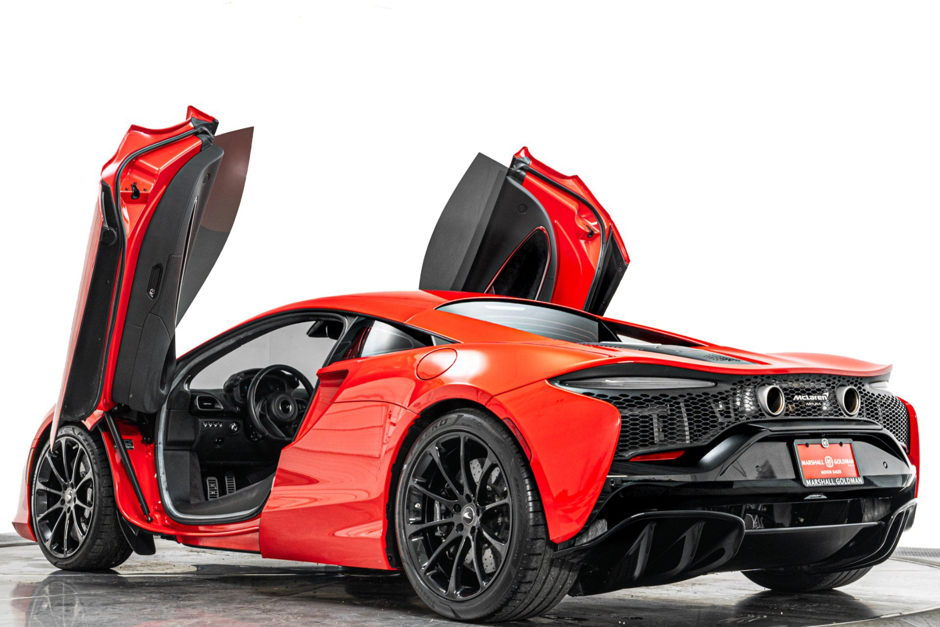 Used 2023 McLaren Artura RWD image 30
