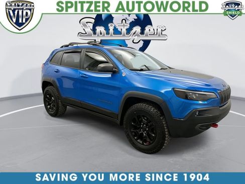 Used 2019 Jeep Cherokee Trailhawk w/ Cold Weather Group AWD/4WD image 3