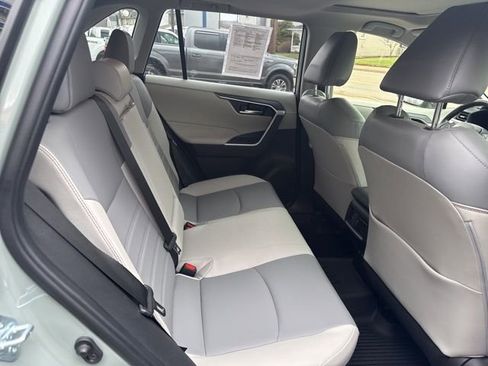 Used 2021 Toyota RAV4 XLE Premium image 35