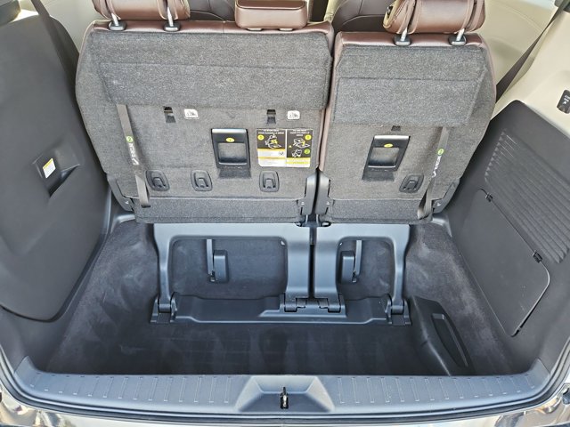 Used 2023 Toyota Sienna Platinum FWD image 6