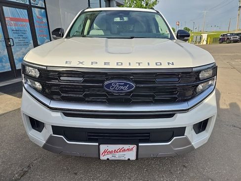 Used 2025 Ford Expedition Platinum w/ Driver's Package AWD/4WD image 13